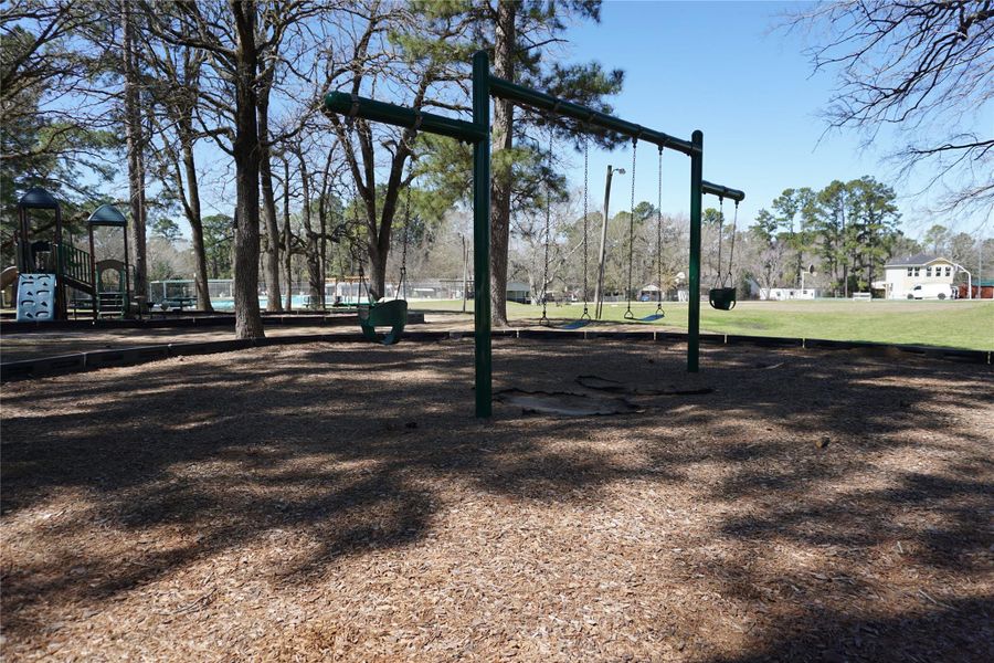 Community amenities in , Willis (Image 33).