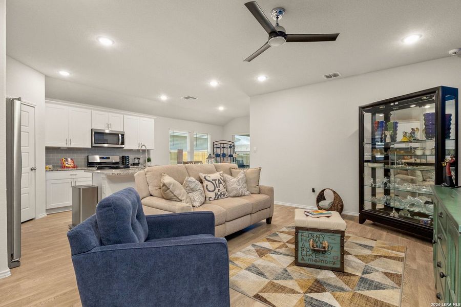 Furnished interior view inside a new home in Saengerhalle Meadows, New Braunfels (Image 15). Furnished interior view inside a new home in Saengerhalle Meadows, New Braunfels (Image 15).
