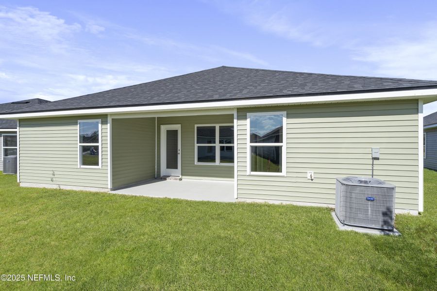 Exterior details and patio area of a home in Summerglen, Jacksonville (Image 28).