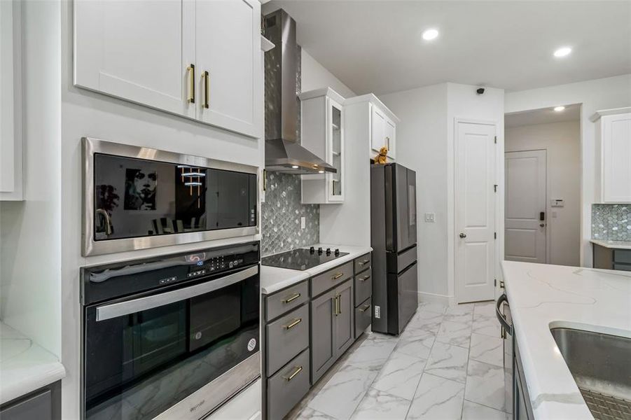 Furnished interior view inside a new home in , Orlando (Image 20).