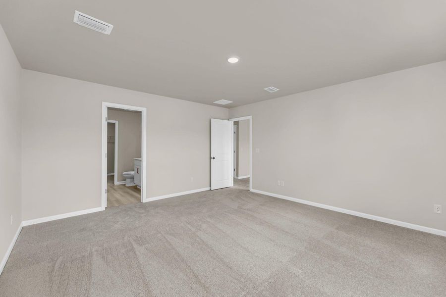 Spacious, unfurnished interior of a new home in , Ravenel (Image 27).