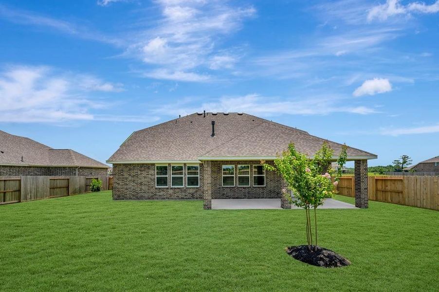 Exterior details and patio area of a home in Grand Oaks, Mont Belvieu (Image 3).