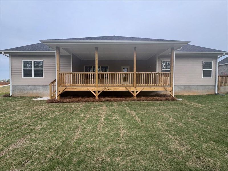 Exterior details and patio area of a home in Tuscany Hills, Douglasville (Image 14).