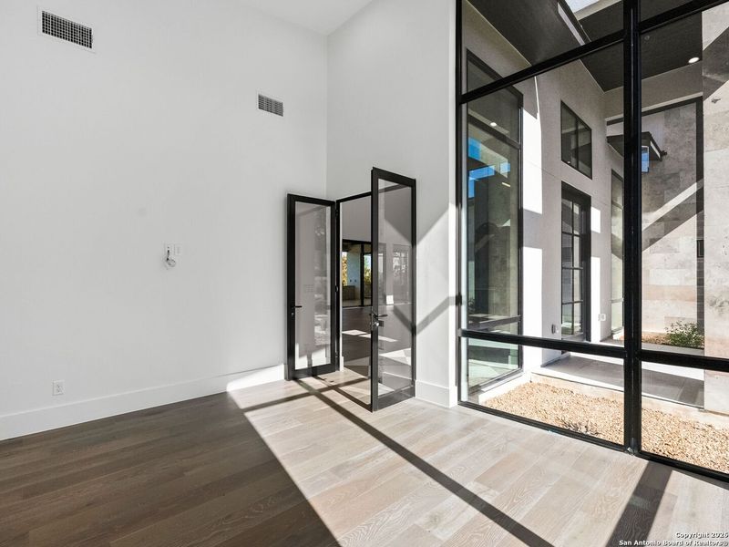 Spacious, unfurnished interior of a new home in , Boerne (Image 41).