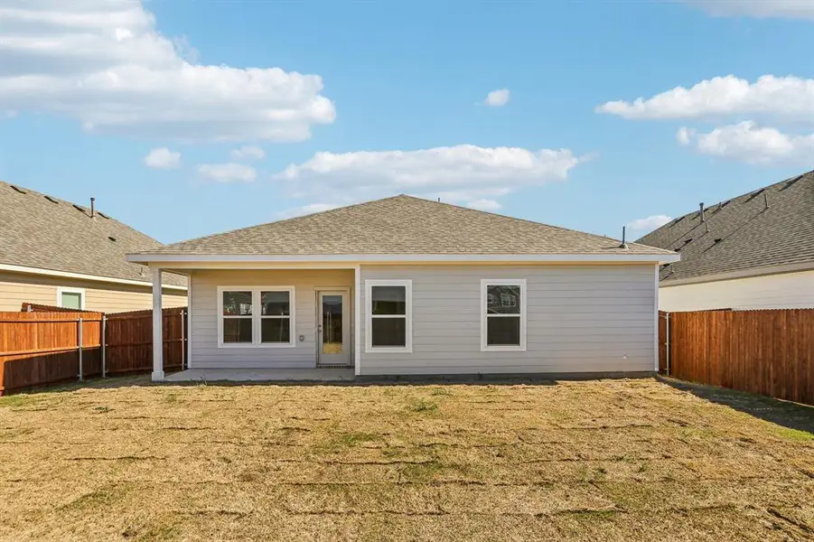 Exterior details and patio area of a home in Hickory Hill, Sherman (Image 3).