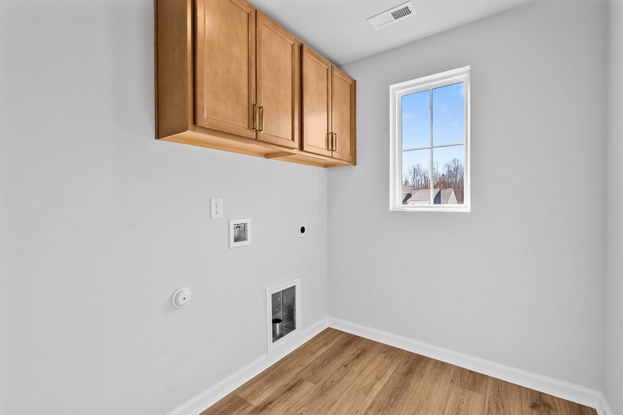Spacious, unfurnished interior of a new home in Fieldstone, Lexington (Image 31).