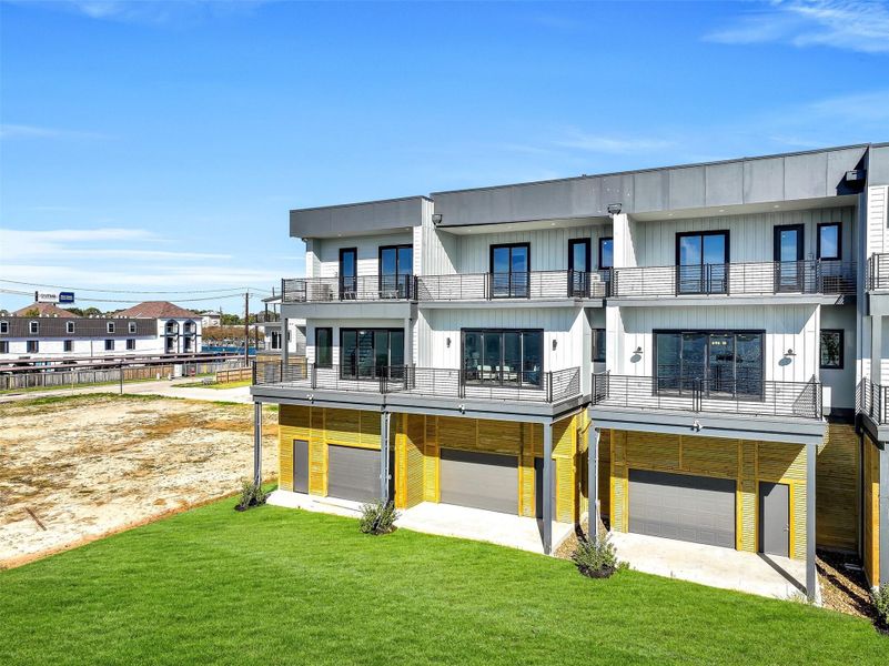 Exterior details and patio area of a home in Lago Pointe, Seabrook (Image 28).