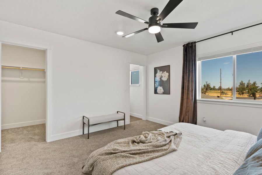 Furnished interior view inside a new home in Feather Ridge, Redmond (Image 12).