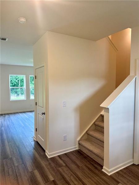 Spacious, unfurnished interior of a new home in Crescent Pointe, Carrollton (Image 6).