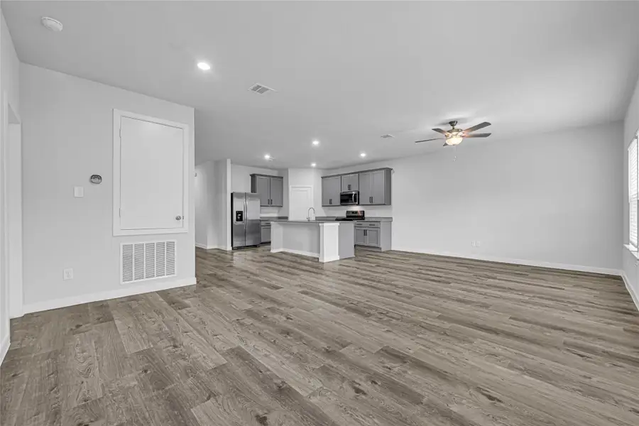 Spacious, unfurnished interior of a new home in Lexington Heights, Willis (Image 18).