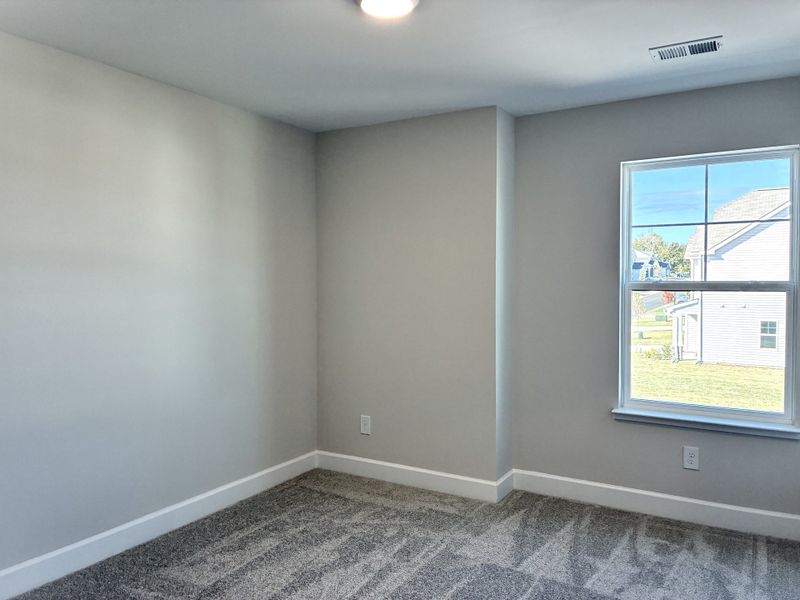 Spacious, unfurnished interior of a new home in Holly Ridge, Greenville (Image 17).