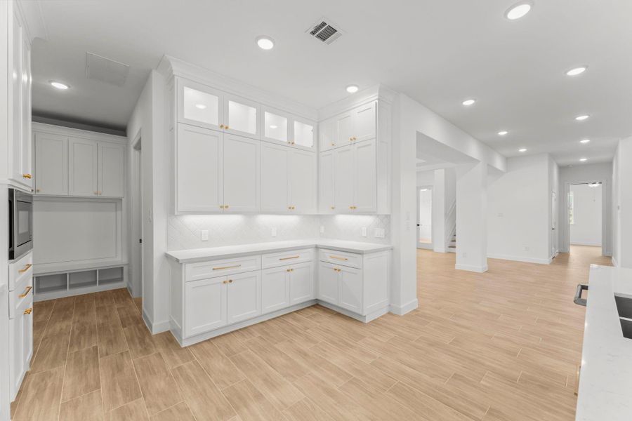 Furnished interior view inside a new home in , Tomball (Image 6).