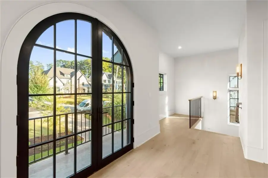 Spacious, unfurnished interior of a new home in , Alpharetta (Image 50).