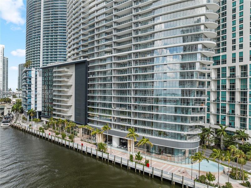 Condo located in Miami, FL showcasing its design and architecture (Image 28).