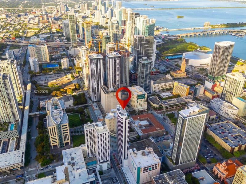 Condo located in Miami, FL showcasing its design and architecture (Image 30).
