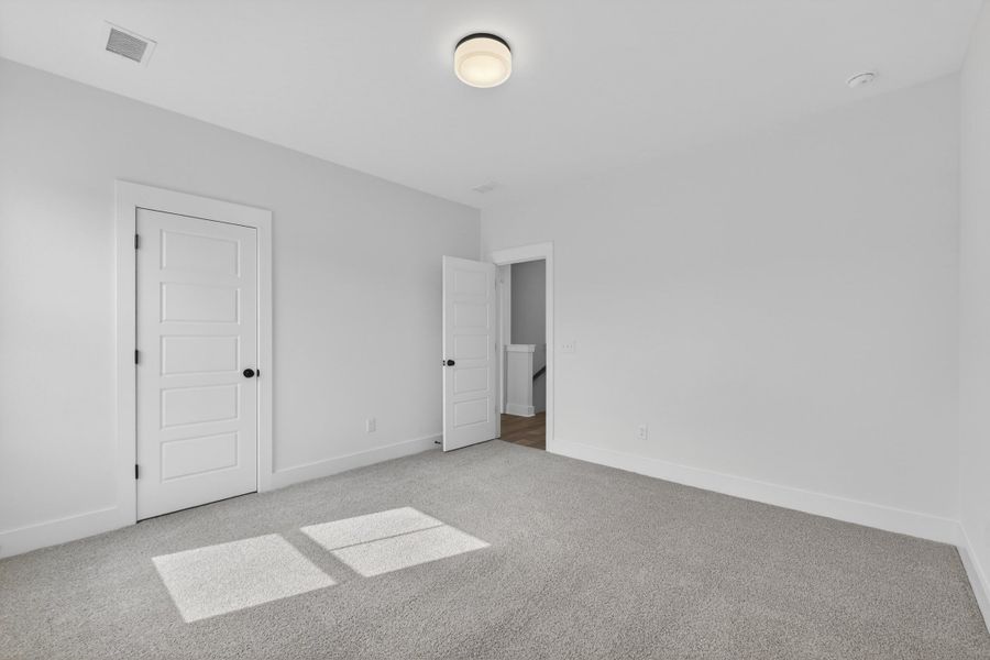 Spacious, unfurnished interior of a new home in , Summerville (Image 23).
