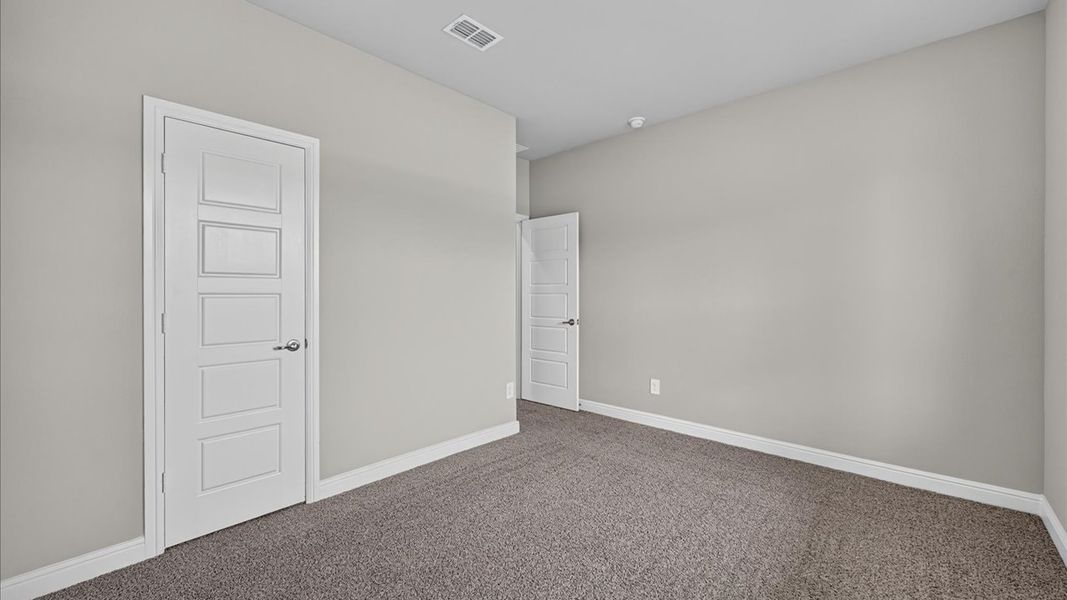Representative unfurnished interior of a home built from the Glenwood by D.R. Horton in Bluestem, Rhome (Image 21).