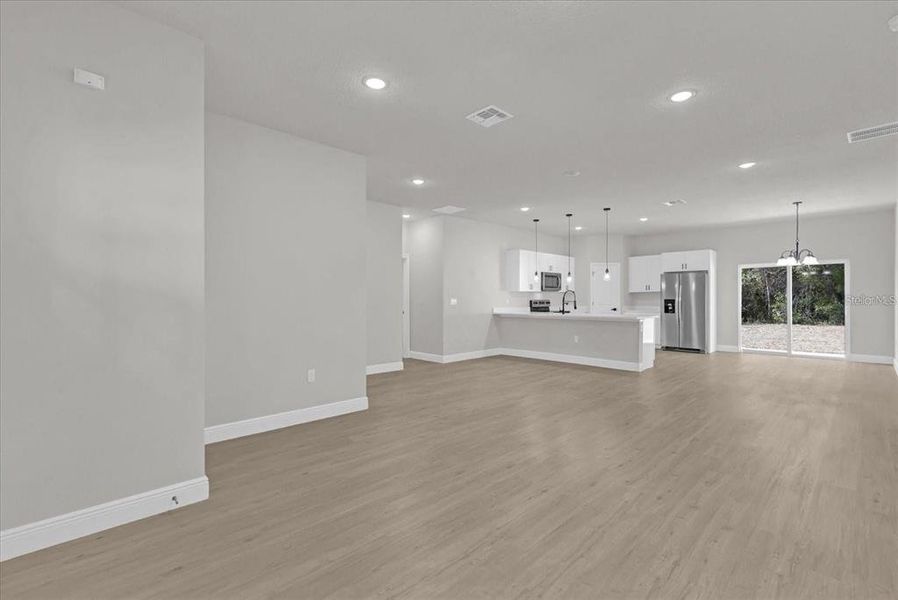 Spacious, unfurnished interior of a new home in , Ocala (Image 14).