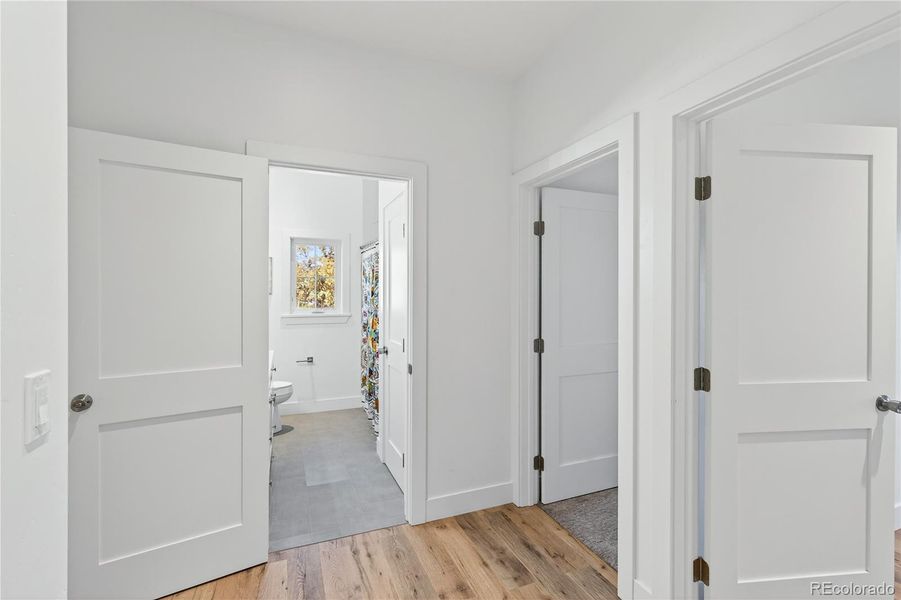 Spacious, unfurnished interior of a new home in , Silt (Image 19).