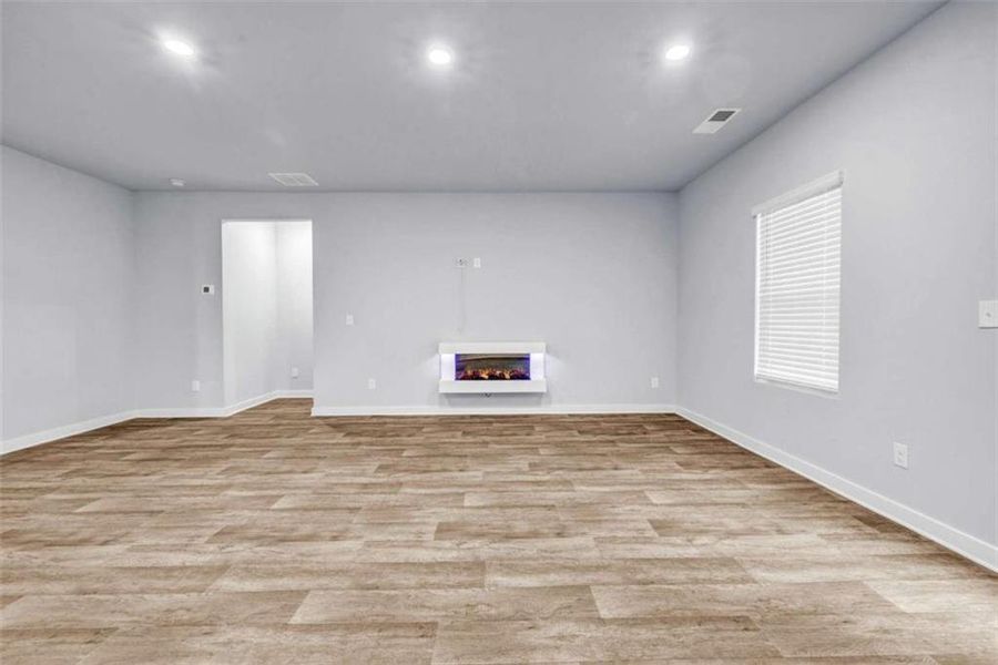 Spacious, unfurnished interior of a new home in Palmetto Oaks Phase III, Palmetto (Image 18). Spacious, unfurnished interior of a new home in Palmetto Oaks Phase III, Palmetto (Image 18).