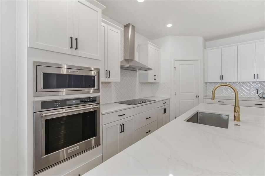 Furnished interior view inside a new home in , Clermont (Image 17).