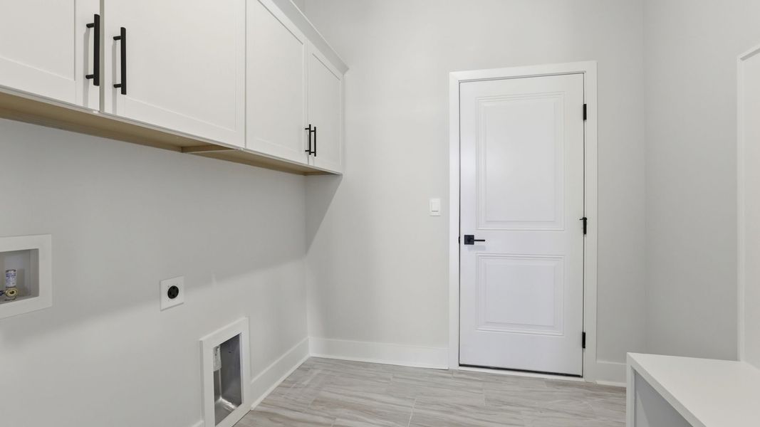 Spacious, unfurnished interior of a new home in Cottonwood Ridge, Piedmont (Image 27).