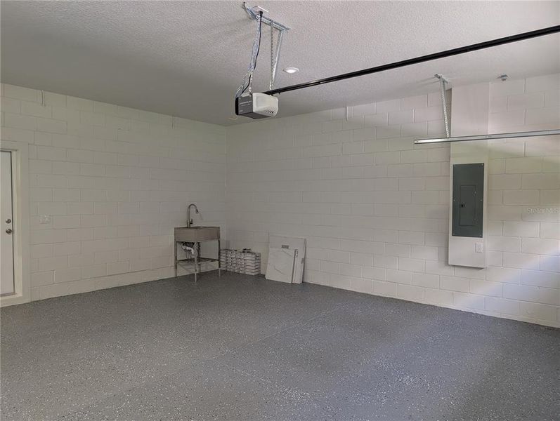 Spacious, unfurnished interior of a new home in , Davenport (Image 34).