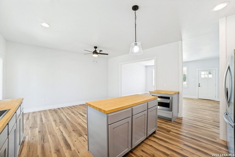 Furnished interior view inside a new home in , Bandera (Image 6).