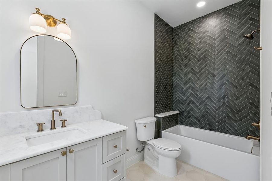 Furnished interior view inside a new home in , Dallas (Image 14).