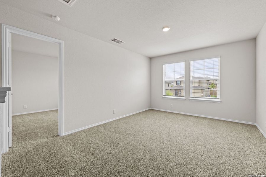 Spacious, unfurnished interior of a new home in Redbird Ranch, San Antonio (Image 11).