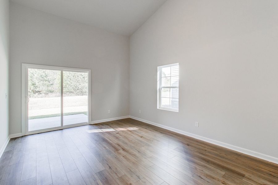 Spacious, unfurnished interior of a new home in Bluefield, Lexington (Image 17).