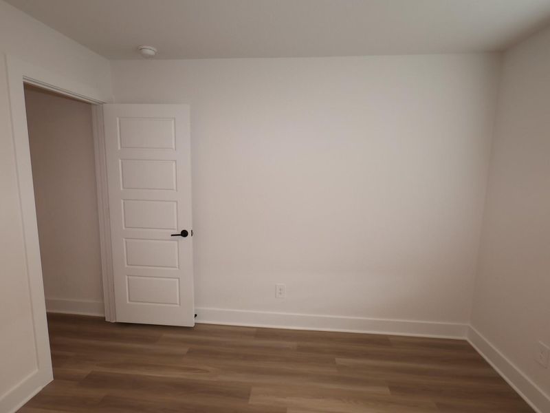 Spacious, unfurnished interior of a new home in Lone Star Landing, Montgomery (Image 21).