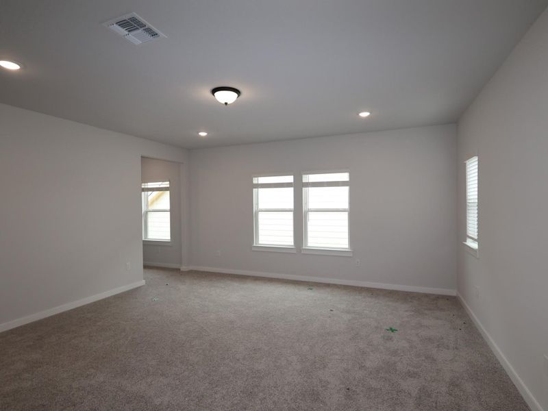 Spacious, unfurnished interior of a new home in Edgewood, Leander (Image 32).