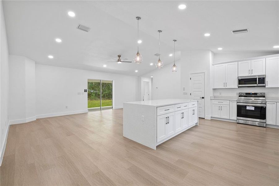 Spacious, unfurnished interior of a new home in , Dunnellon (Image 23).