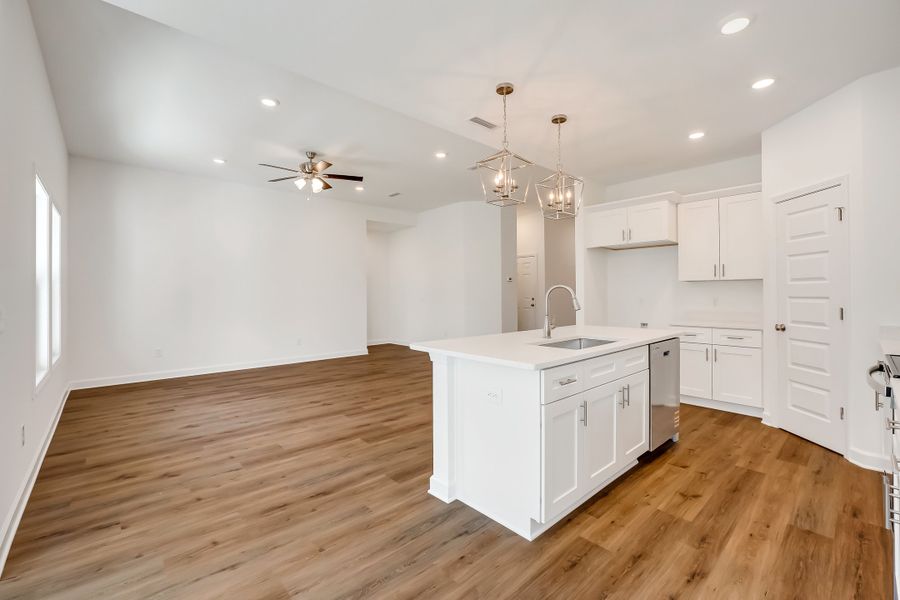 Spacious, unfurnished interior of a new home in Barton's Bend, Crestview (Image 33).
