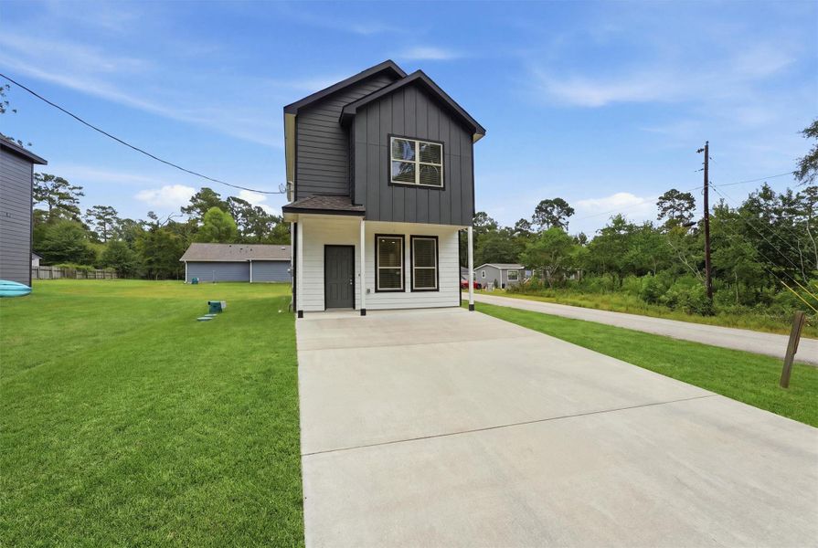 Front exterior of a new home in , Montgomery, TX, highlighting curb appeal (Image 2). Front exterior of a new home in , Montgomery, TX, highlighting curb appeal (Image 2).