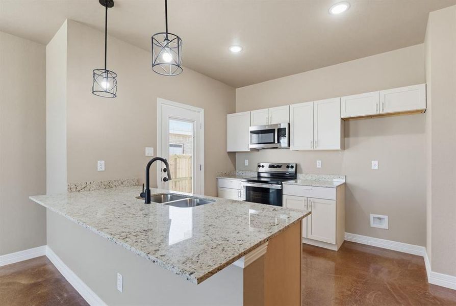 Furnished interior view inside a new home in , Killeen (Image 9).