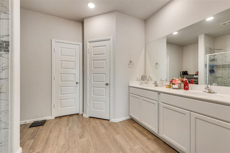 Furnished interior view inside a new home in Hunters Ridge, Crowley (Image 30).