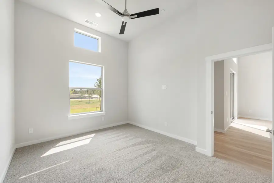 Spacious, unfurnished interior of a new home in Cottonwood Creek, Rowlett (Image 36).