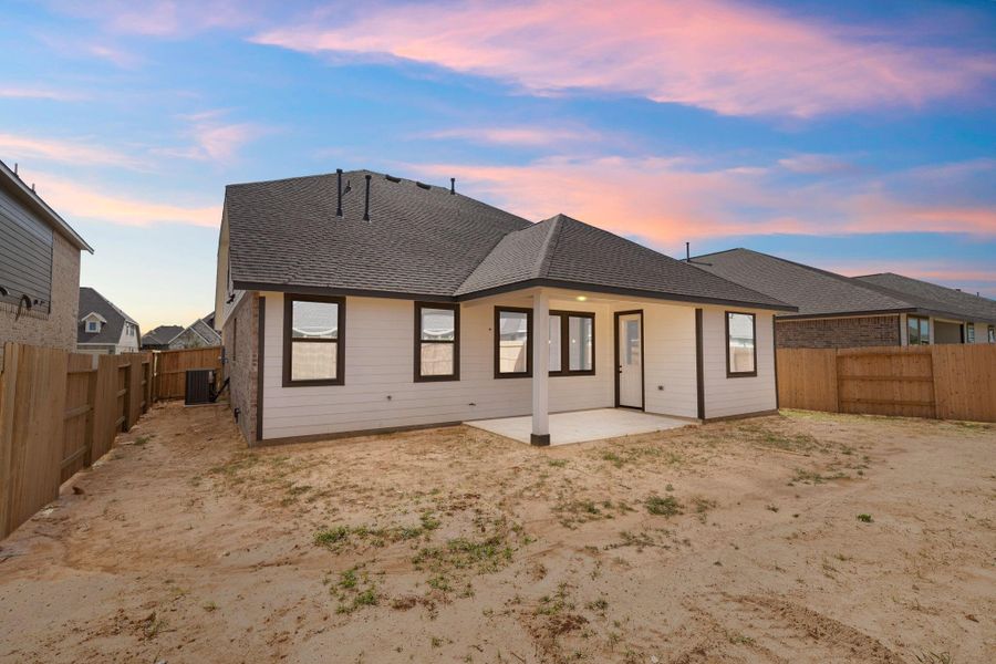 Exterior details and patio area of a home in Oakwood Estates, Waller (Image 4).