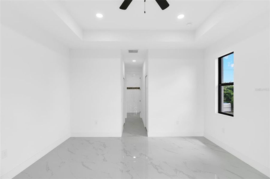 Spacious, unfurnished interior of a new home in , Lehigh Acres (Image 33).