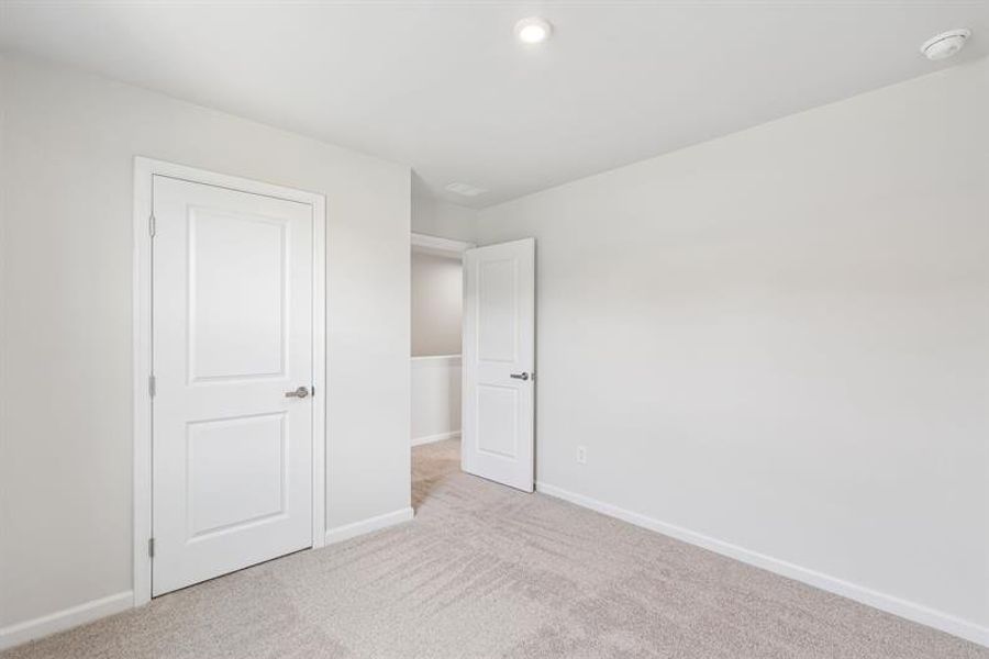 Spacious, unfurnished interior of a new home in Somerset, Santee (Image 19).