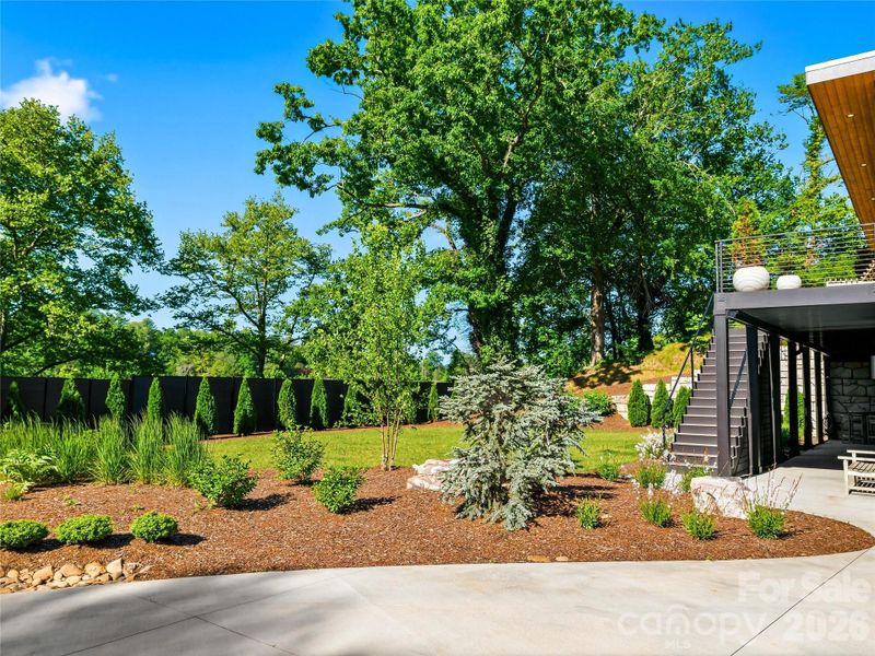 Community amenities in , Asheville (Image 40).