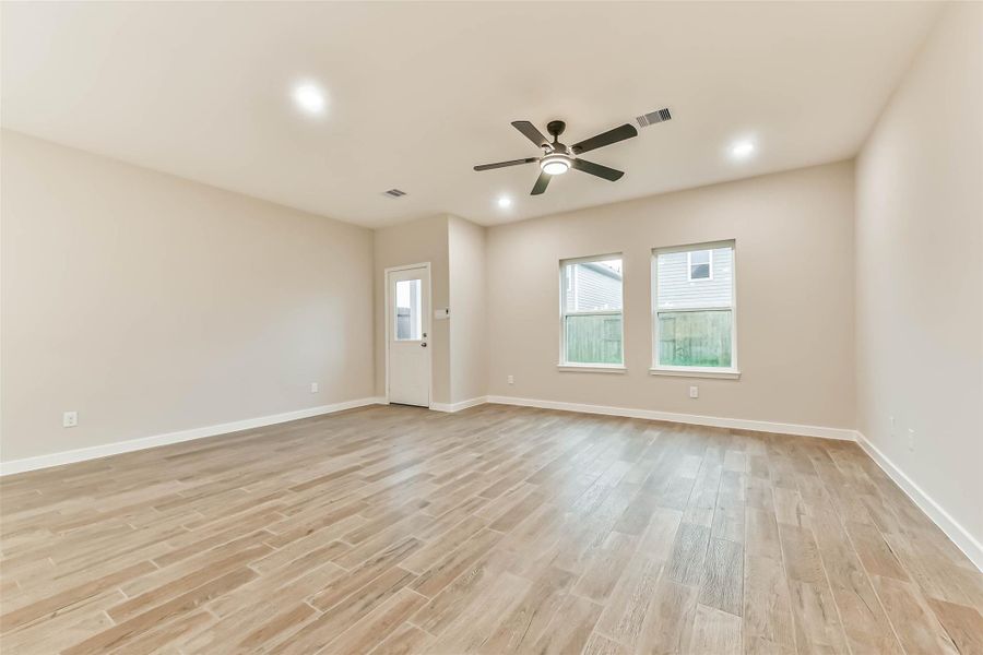 Spacious, unfurnished interior of a new home in , Missouri City (Image 20).