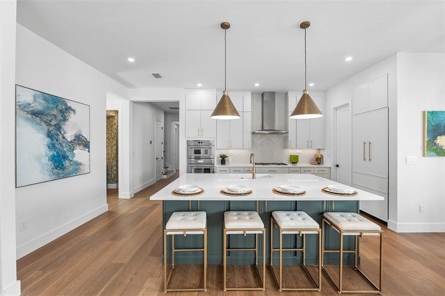 Furnished interior view inside a new home in , Orlando (Image 10).