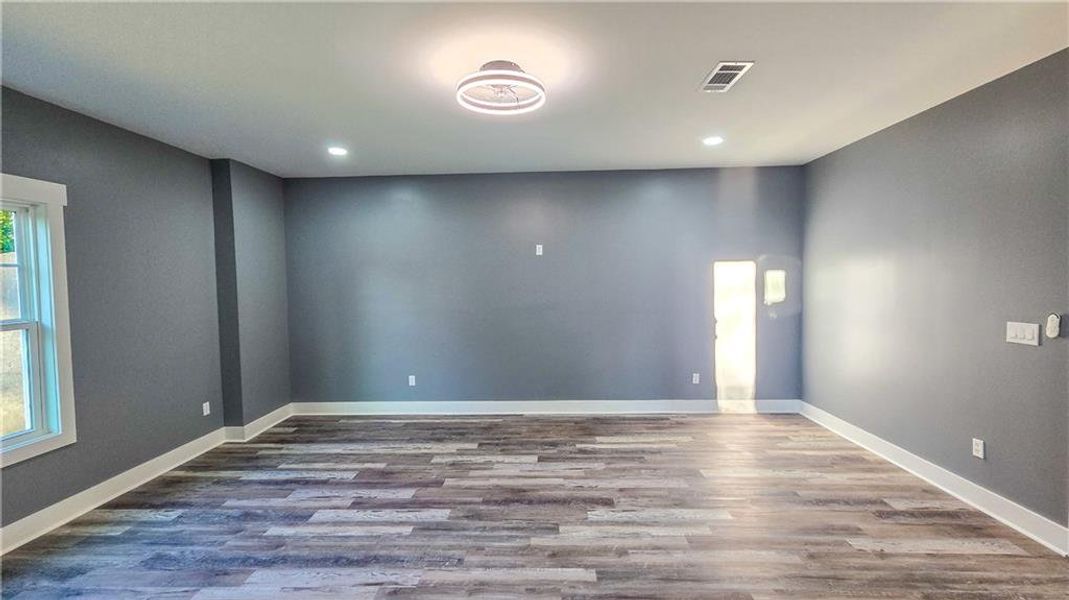 Spacious, unfurnished interior of a new home in , Talmo (Image 23). Spacious, unfurnished interior of a new home in , Talmo (Image 23).