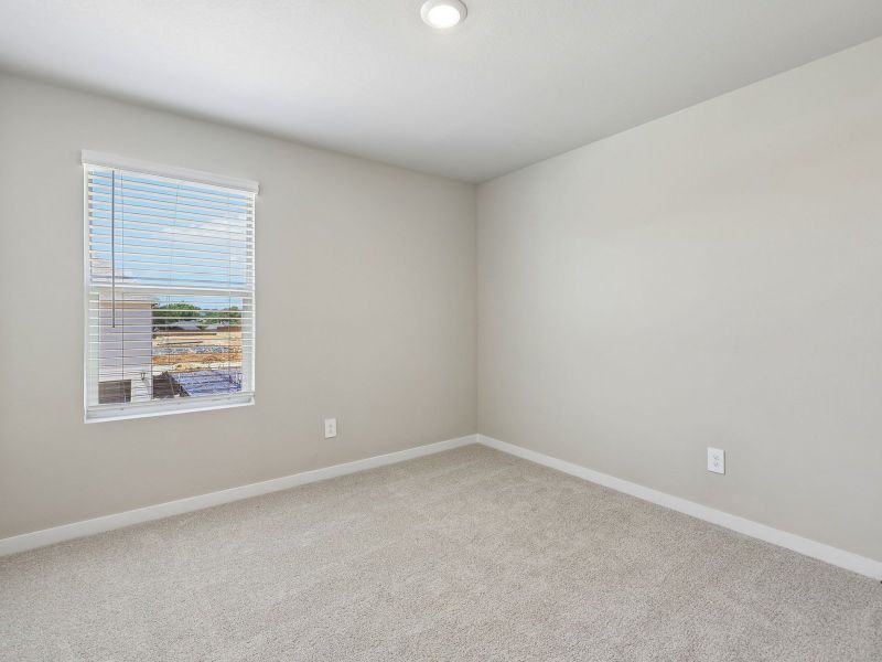 Spacious, unfurnished interior of a new home in Oak Ridge Park, Corinth (Image 19).