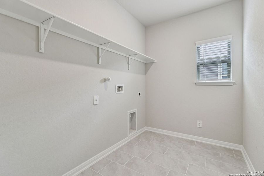 Spacious, unfurnished interior of a new home in Royal Crest, San Antonio (Image 46). Spacious, unfurnished interior of a new home in Royal Crest, San Antonio (Image 46).