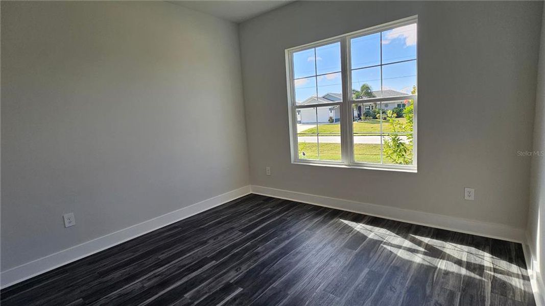 Spacious, unfurnished interior of a new home in , Port Charlotte (Image 13).
