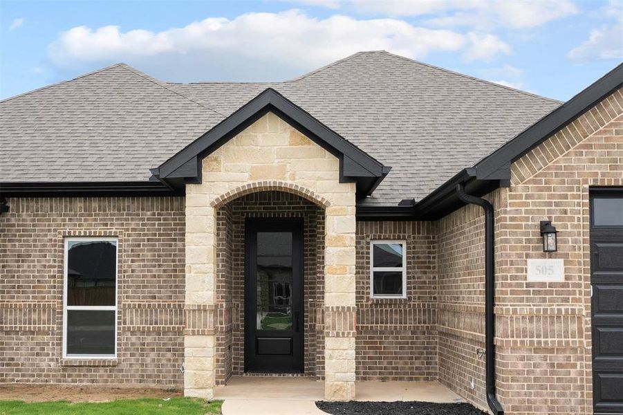Exterior details and patio area of a home in , Mabank (Image 4).